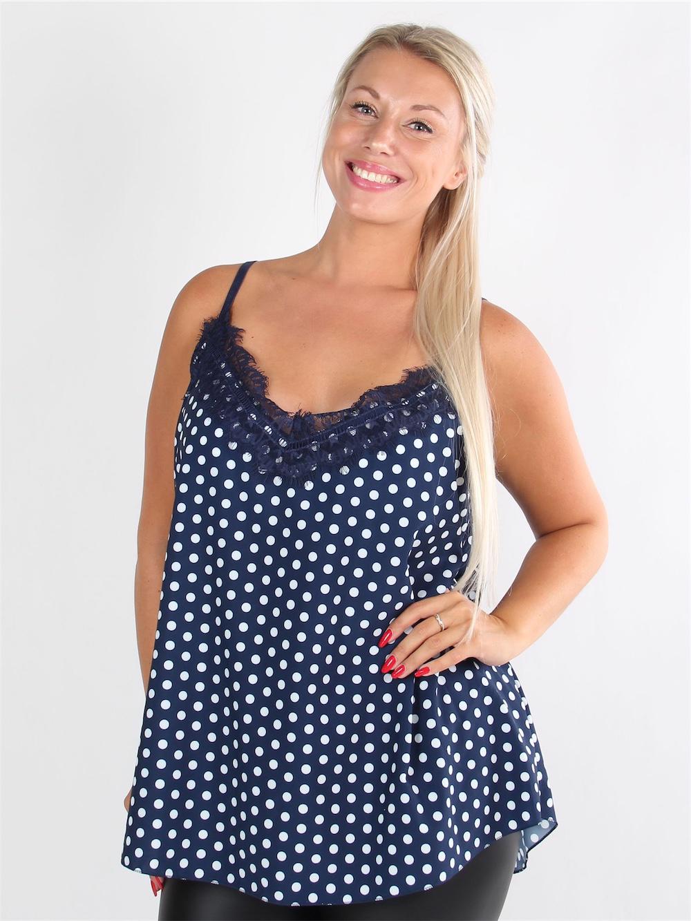 Carmita - Axelbandslös topp med spets